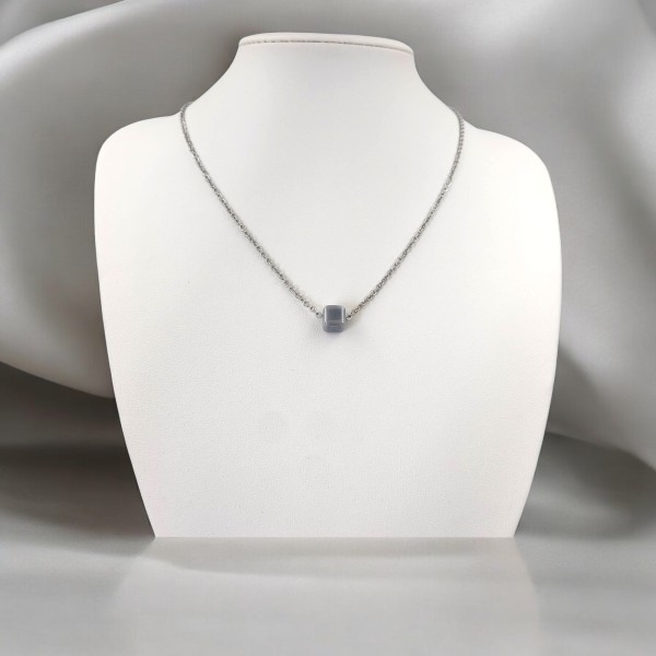 Κολιέ με Γκρί Κύβο Κολιέ με Γκρί Κύβο